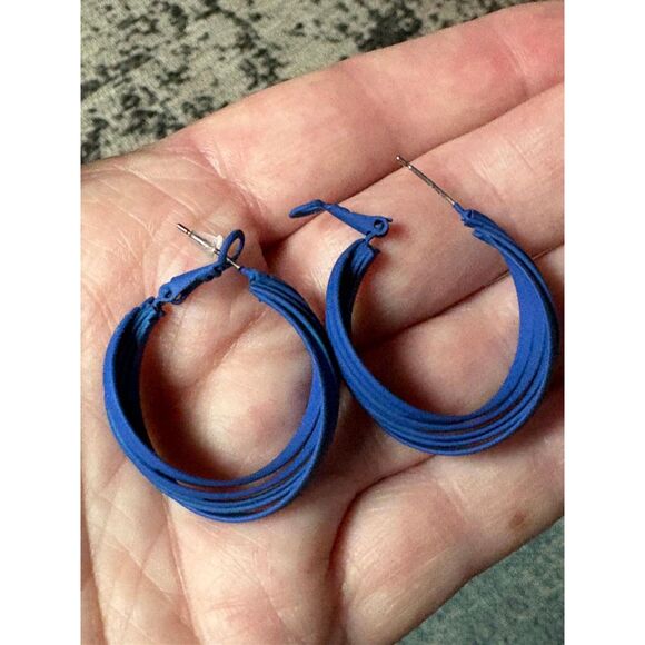 Blue Twisted Hoop Earrings NWT - Picture 4 of 4